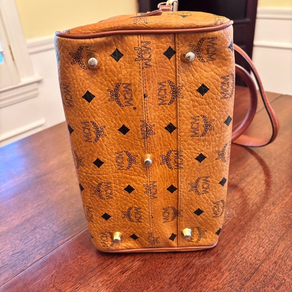 MCM AUTHENTIC EUC BOSTON ICONIC MONOGRAM LOGO CROSSBODY BAG COA & SERIAL NUMBER - Picture 7 of 13